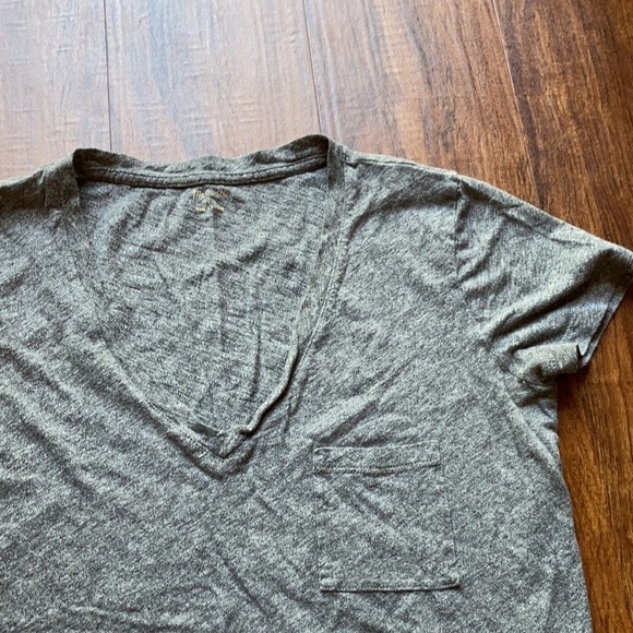 Madewell v-neck pocket tee size small - Picture 5 of 8